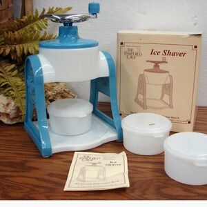 The Pampered Chef Blue and White Ice Shaver